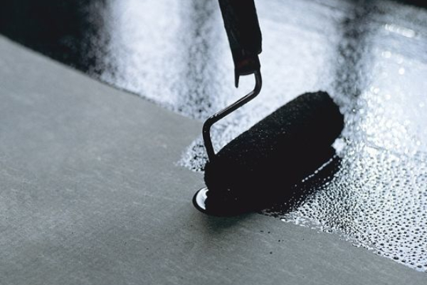 Нанесение битумной мастики